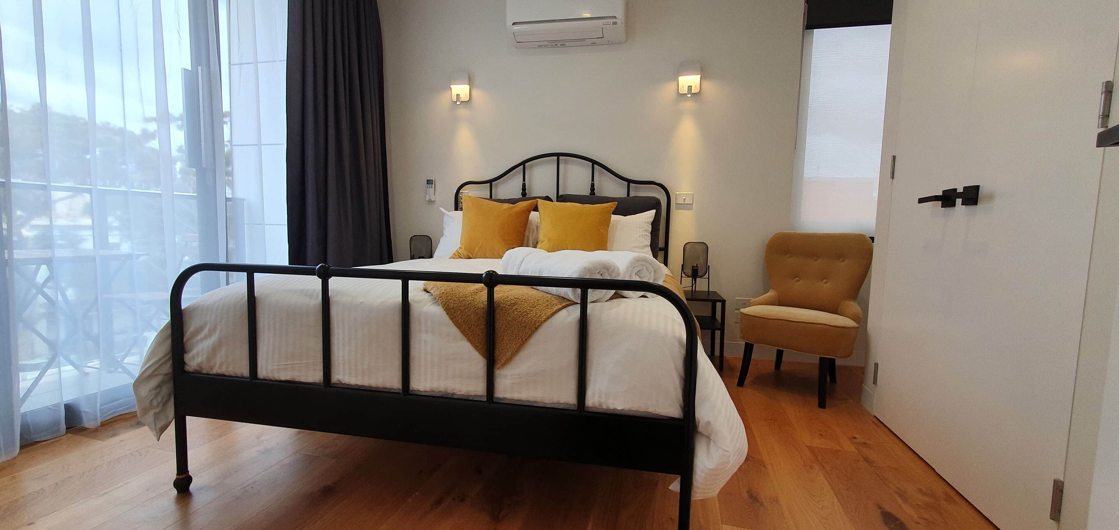 Near  new 3 bedroom residence — image 21