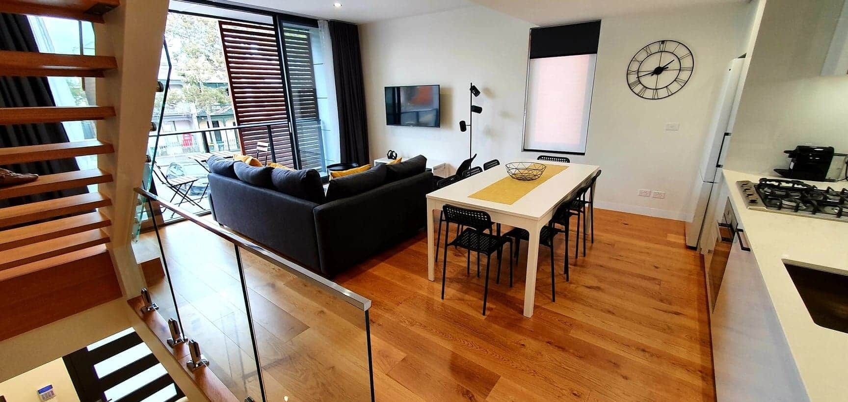 Near  new 3 bedroom residence — image 13