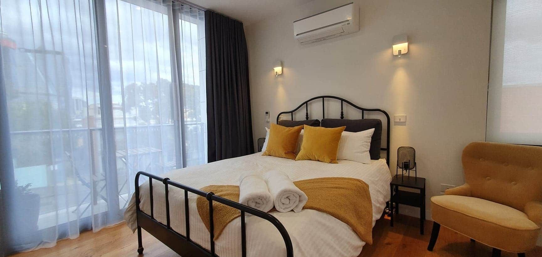 Near  new 3 bedroom residence — image 20