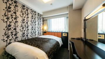 Single Room | Down comforters, desk, laptop workspace, blackout drapes