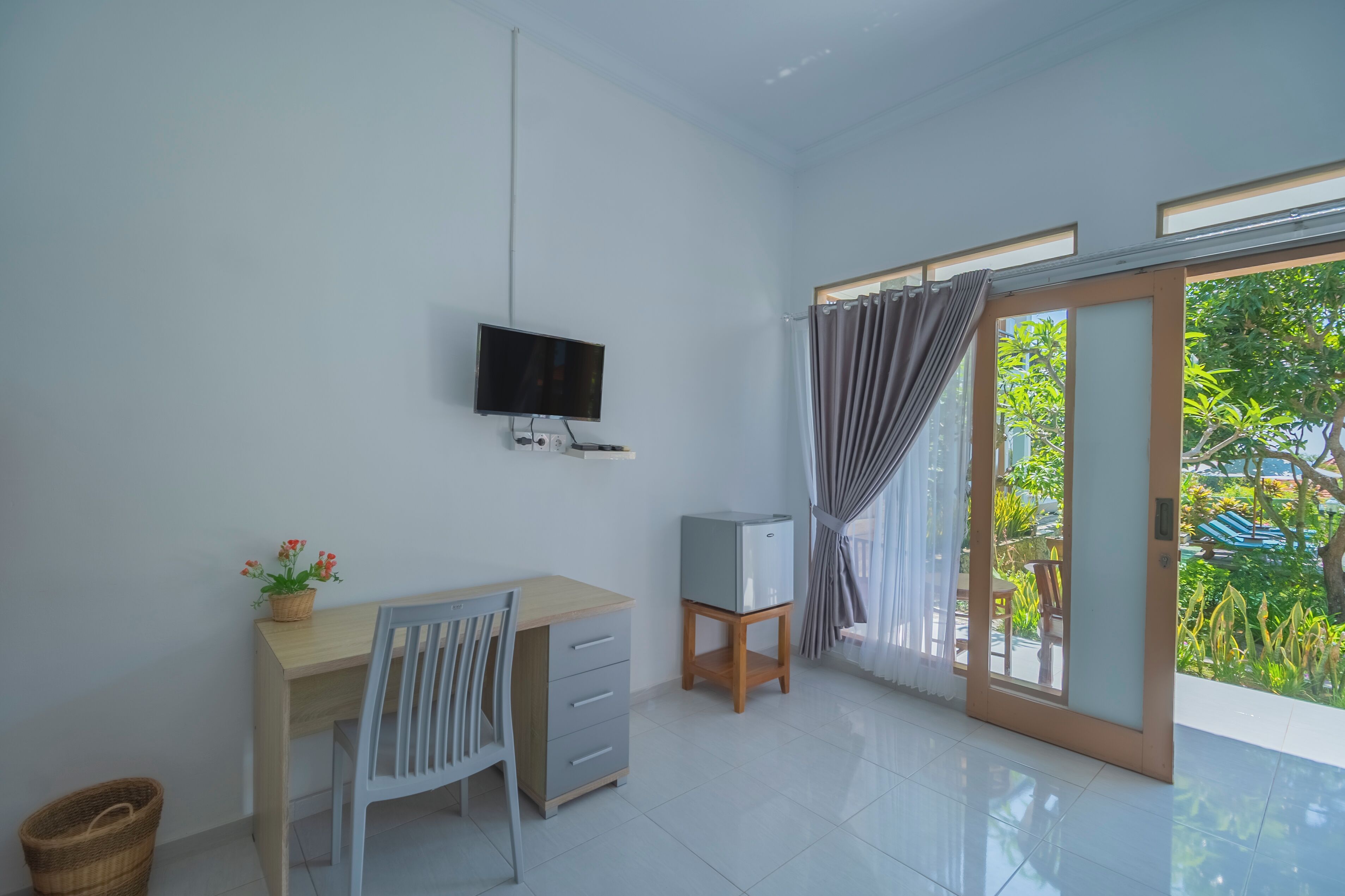 Desk, laptop workspace, soundproofing, iron/ironing board