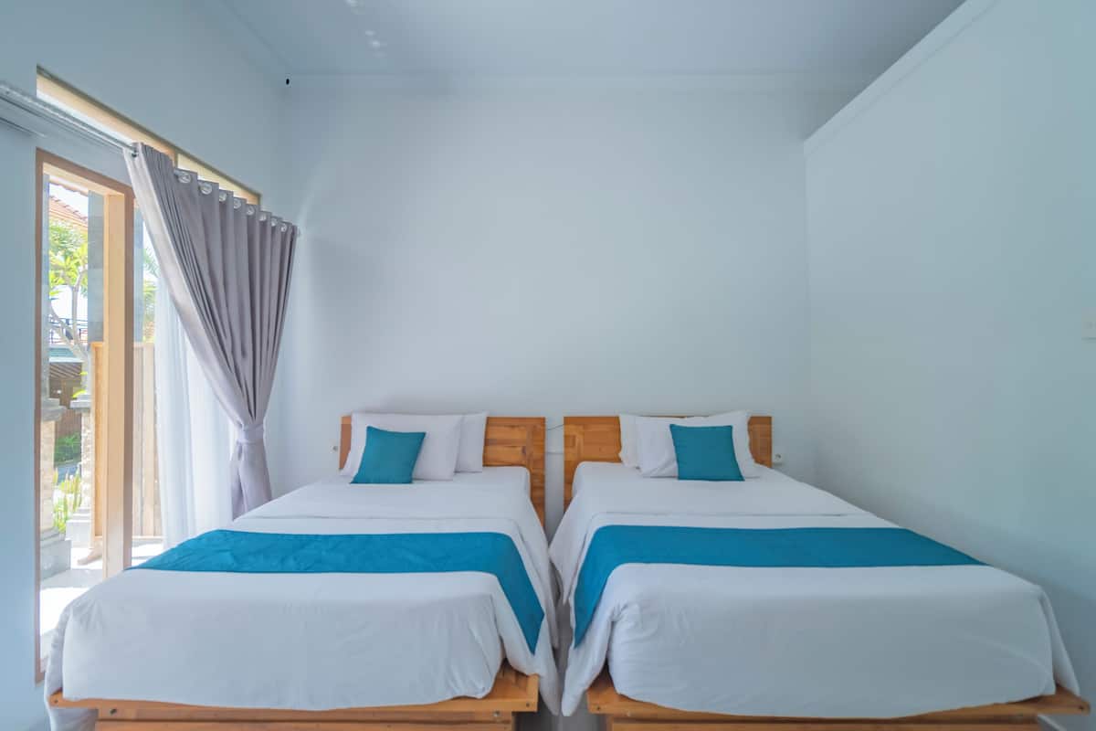 Standard Twin Room, 1 Bedroom, Non Smoking, Garden View | Desk, laptop workspace, soundproofing, iron/ironing board