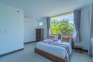 ห้องสวีท | โต๊ะทำงาน, พื้นที่ทำงานแบบใช้แล็ปท็อป, ห้องเก็บเสียง, เตารีด/โต๊ะรีดผ้า