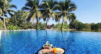 LUXURY CABIN POOL VILLA, KHAO-YAI