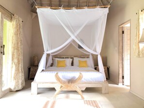 3 bedrooms, desk, iron/ironing board, WiFi