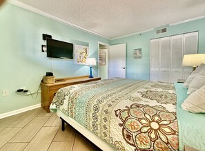 1 slaapkamer, een strijkplank/strijkijzer, gratis wifi, beddengoed