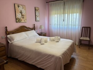 3 bedrooms, iron/ironing board, bed sheets - CACHEIRAS AUREA HOUSE (San Vicente Do Grove (San Vicente))