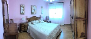 3 bedrooms, iron/ironing board, bed sheets - CACHEIRAS AUREA HOUSE (San Vicente Do Grove (San Vicente))