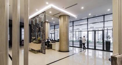 Cozy 2 Bdrm and 2 Bath near Venice Grand Canal Mall McKinley Hill BGC