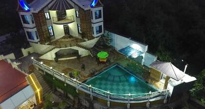 Luxury 5 star 5 br home with Pool & Stunning View