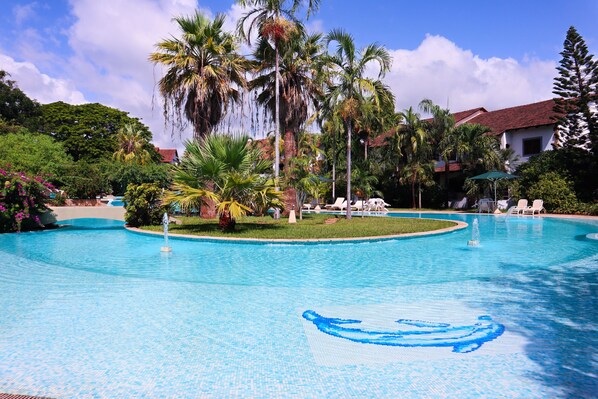 Outdoor pool - WOBURN RESIDENCE CLUB- COASTAL FINEST RESORTS AND HOLIDAY AND HOME (Malindi)
