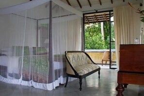 4 bedrooms, iron/ironing board, free WiFi, bed sheets