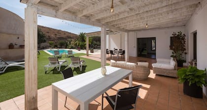 Klimatisierte Villa "Selena" mit Pool, Garten und WLAN