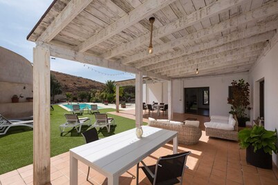 Air-Conditioned Villa "Selena" with Pool, Garden & Wi-Fi