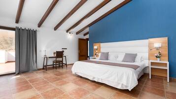 4 slaapkamers, een strijkplank/strijkijzer, gratis wifi, beddengoed