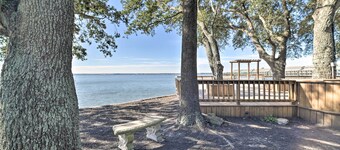 Resort-Style Lake Conroe Retreat w/ Balcony & View