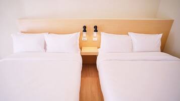 Escritorio y espacio para trabajar con laptop