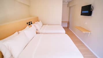 Deluxe Double Room | Desk, laptop workspace, iron/ironing board, free WiFi