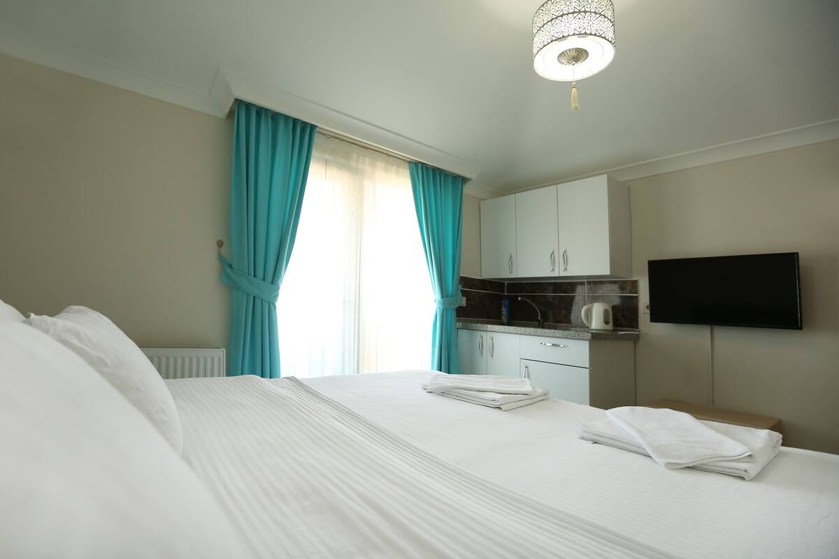 Deluxe-Doppelzimmer, Meerblick | 1 Schlafzimmer, Verdunkelungsvorhänge, schallisolierte Zimmer