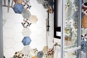 Family Quadruple Room | Bathroom | Hair dryer, slippers, towels, soap - Hama Star (Kaohsiung)