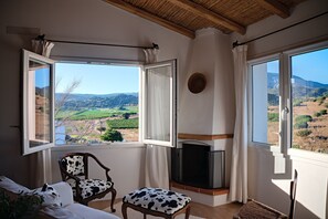 Interior - Cottage with Pool, Vineyard and Breathtaking Views (Ollastru) (Galtelli (NU))