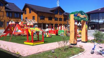 Area giochi per bambini (all'aperto)