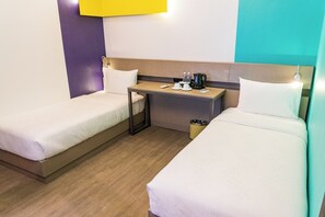 A hotel room with two single beds, a small table with a kettle, and a trash bin. - Yello! Hotel (Cebu City)