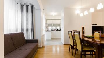 40-inch LCD TV with cable channels, TV