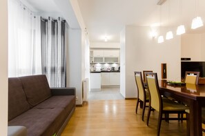 40-inch LCD TV with cable channels, TV - Good Sleep Family (Kraków)