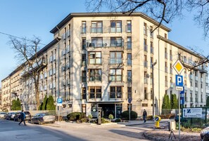 Front of property - Good Sleep Family (Kraków)