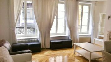 Comfort Apartment, 1 Bedroom | Living room | LED TV