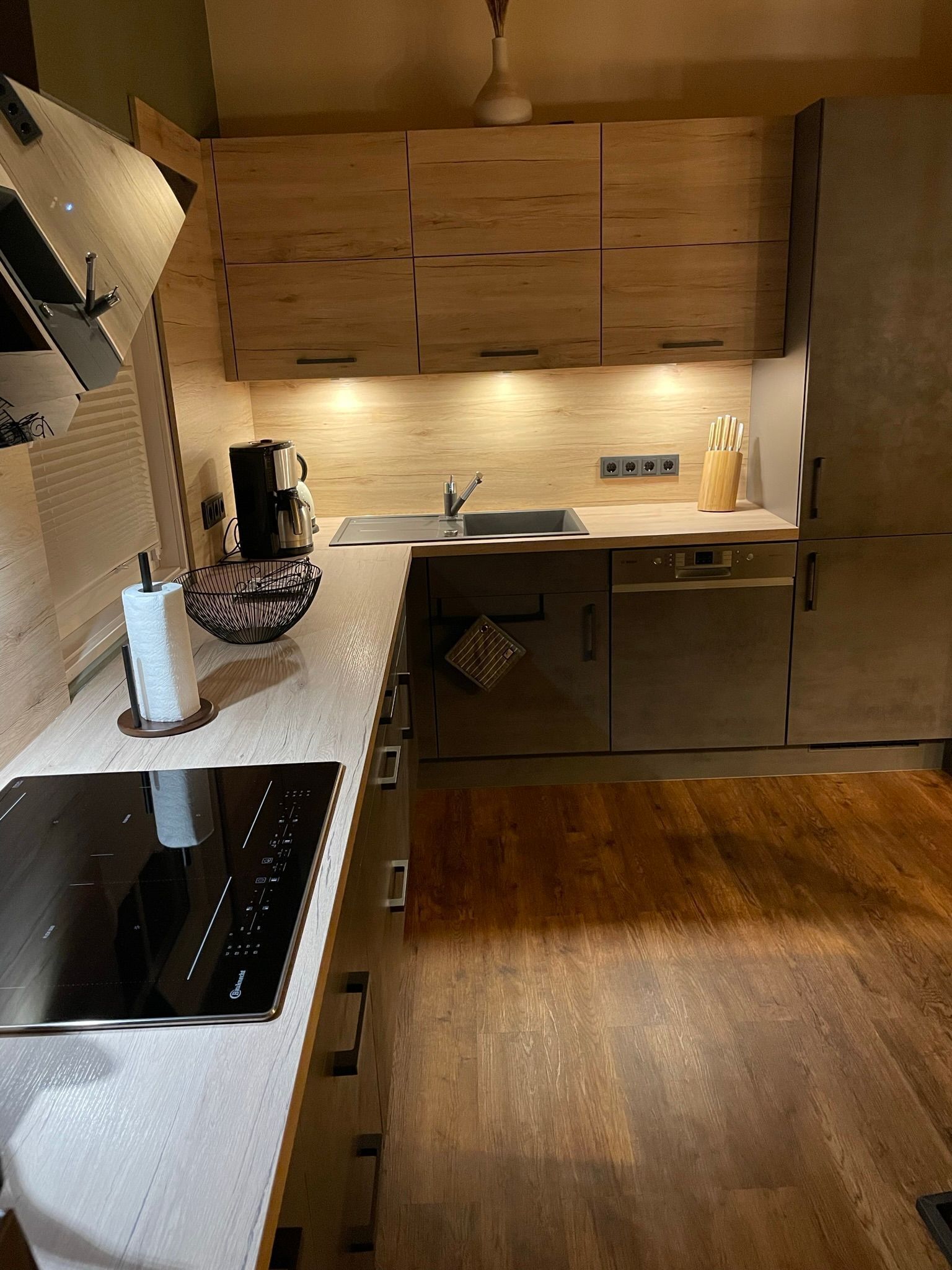 Kühlschrank, Mikrowelle, Ofen, Geschirrspüler