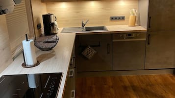 KĂŒhlschrank, Mikrowelle, Ofen, GeschirrspĂŒler