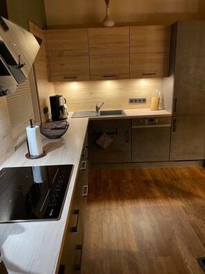 Frigorifero, microonde, forno, lavastoviglie