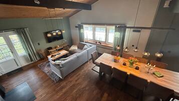 Televisie en een open haard