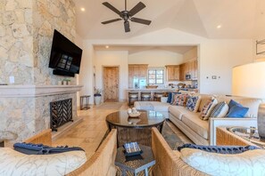 تلفزيون، مدفأة، كرة قدم الطاولة، تنس طاولة