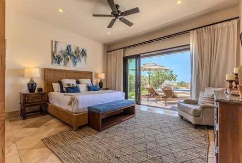 NEW 4-Bedroom Oversized Casita with Pool/Jacuzzi, sleeps 10, spectacular golf  