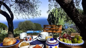 Desayuno bufé gratuito y diario