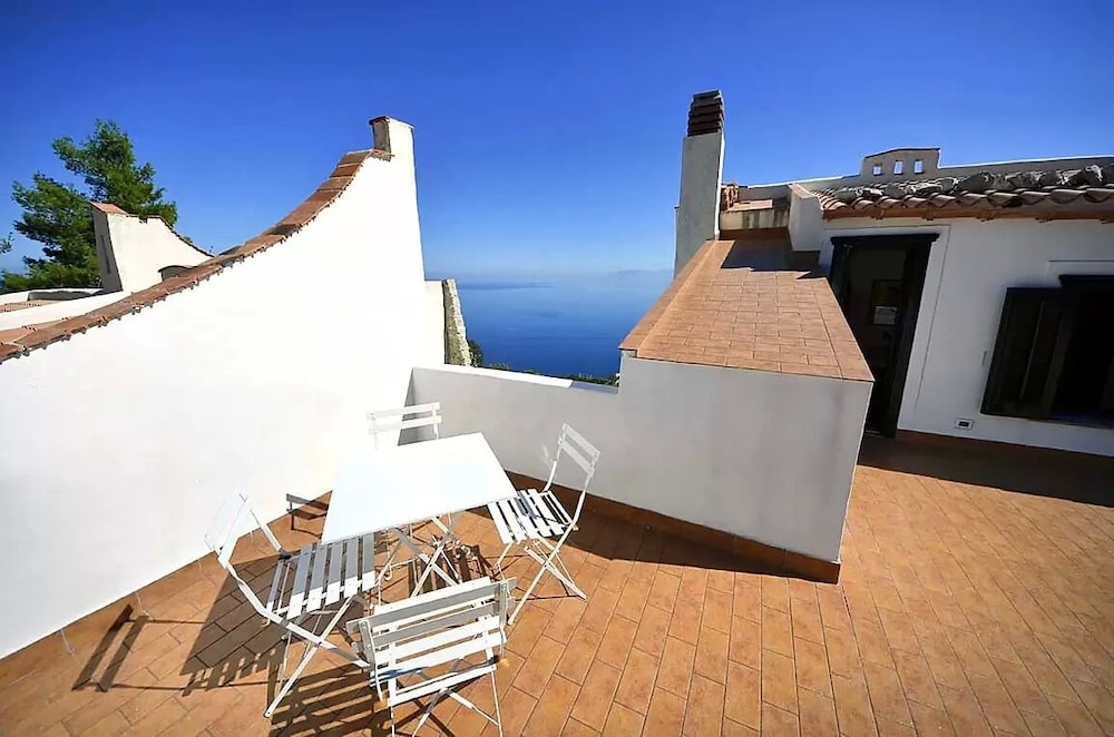 Baglio la Luna by null