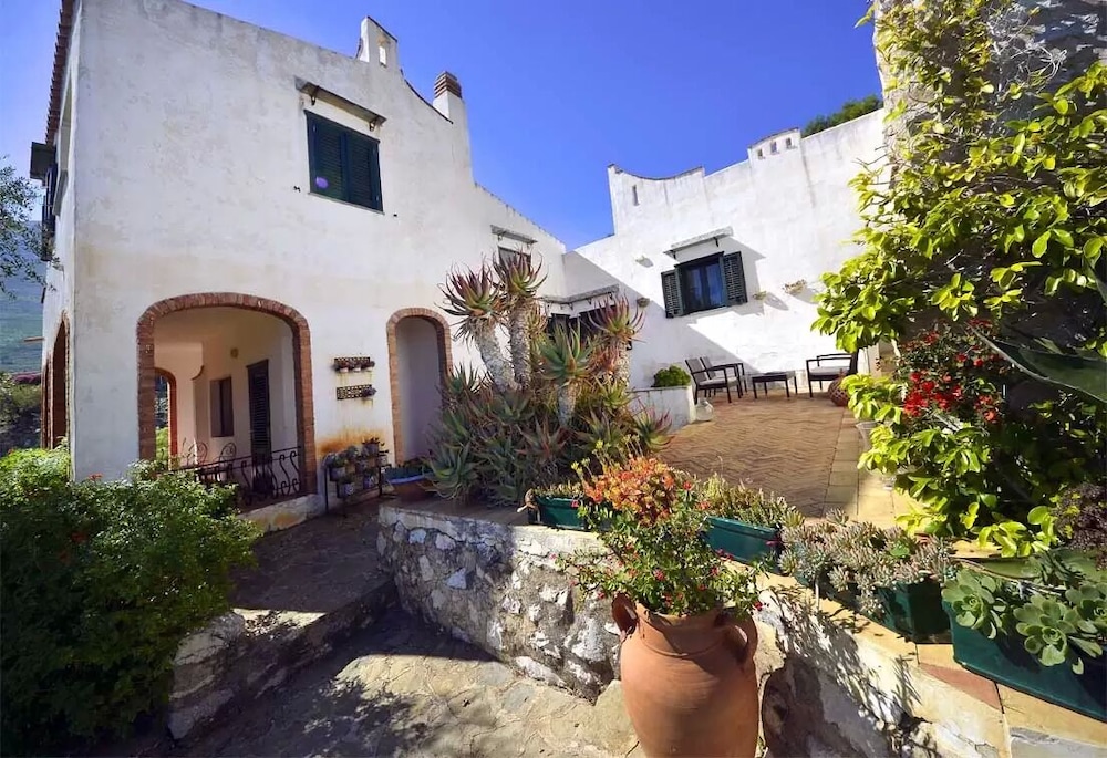 Baglio la Luna by null