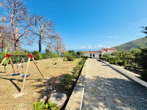 Vista frontal de la propiedad