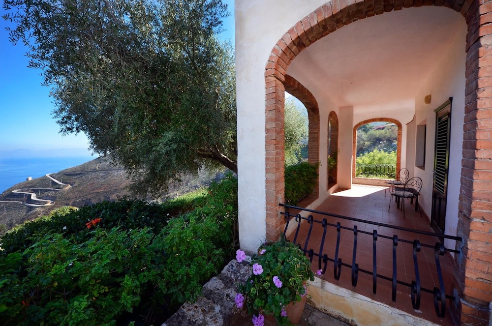 Baglio la Luna by null