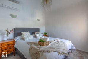 5 quartos, ferros/tábuas de passar roupa, Wi-Fi de cortesia