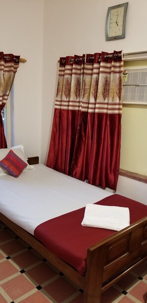 1 bedroom, desk, bed sheets