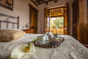 4 dormitorios, tabla de planchar con plancha, wifi gratis y ropa de cama