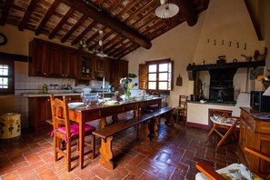 Fridge, oven, dishwasher, toaster - Stunning private villa with private pool, WIFI, A/C, TV and pets allowed, close to Arezzo (Castiglion Fiorentino)