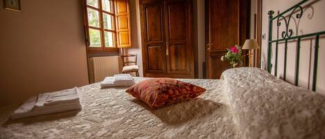 4 chambres, fer et planche à repasser, Wi-Fi gratuit, draps fournis