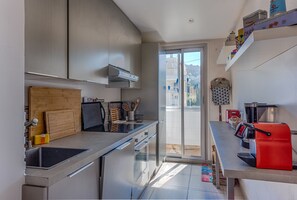 雪櫃、微波爐、焗爐、爐具