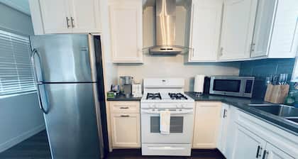 Moderni retriitti lähellä Disneylandia ja vanhaa kaupunkia