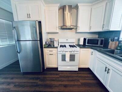 Farmhouse Near Disneyland and Old Town